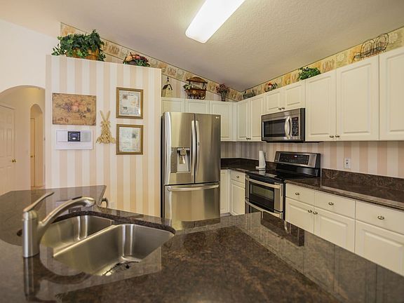 3rd image of 4600 Cumbrian Lakes Dr
