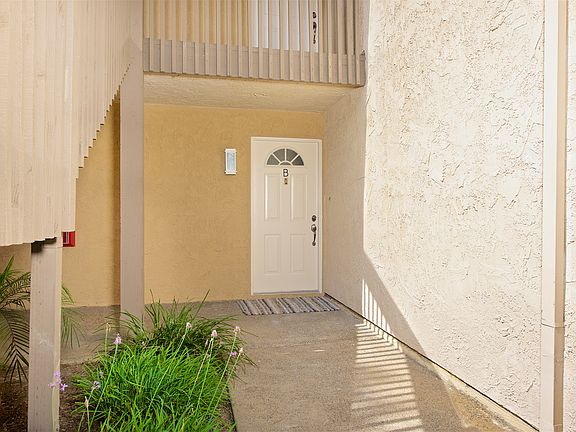 2nd image of 8525 Villa La Jolla Dr APT B