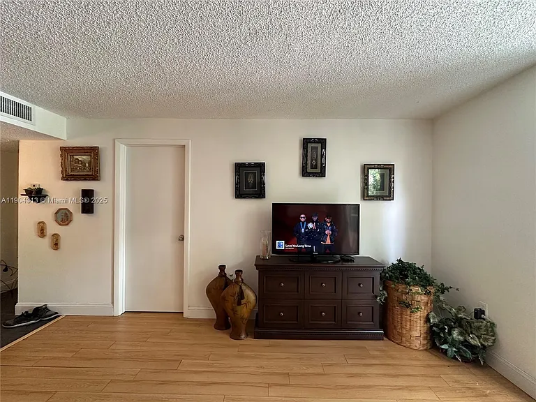 1720 NW North River Dr #305 — Photo 15