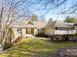 514 Cobblestone Ln, Flat Rock, NC 28731