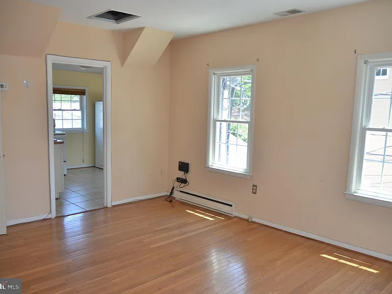303 Commerce St #C — Photo 6