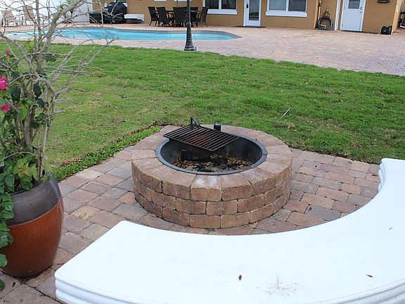 4th image of 2625 Aloma Ave