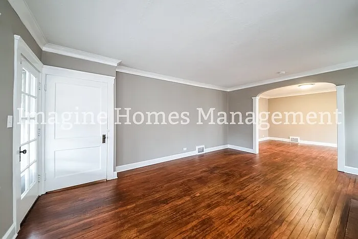 2178 Glenbury Ave — Photo 3