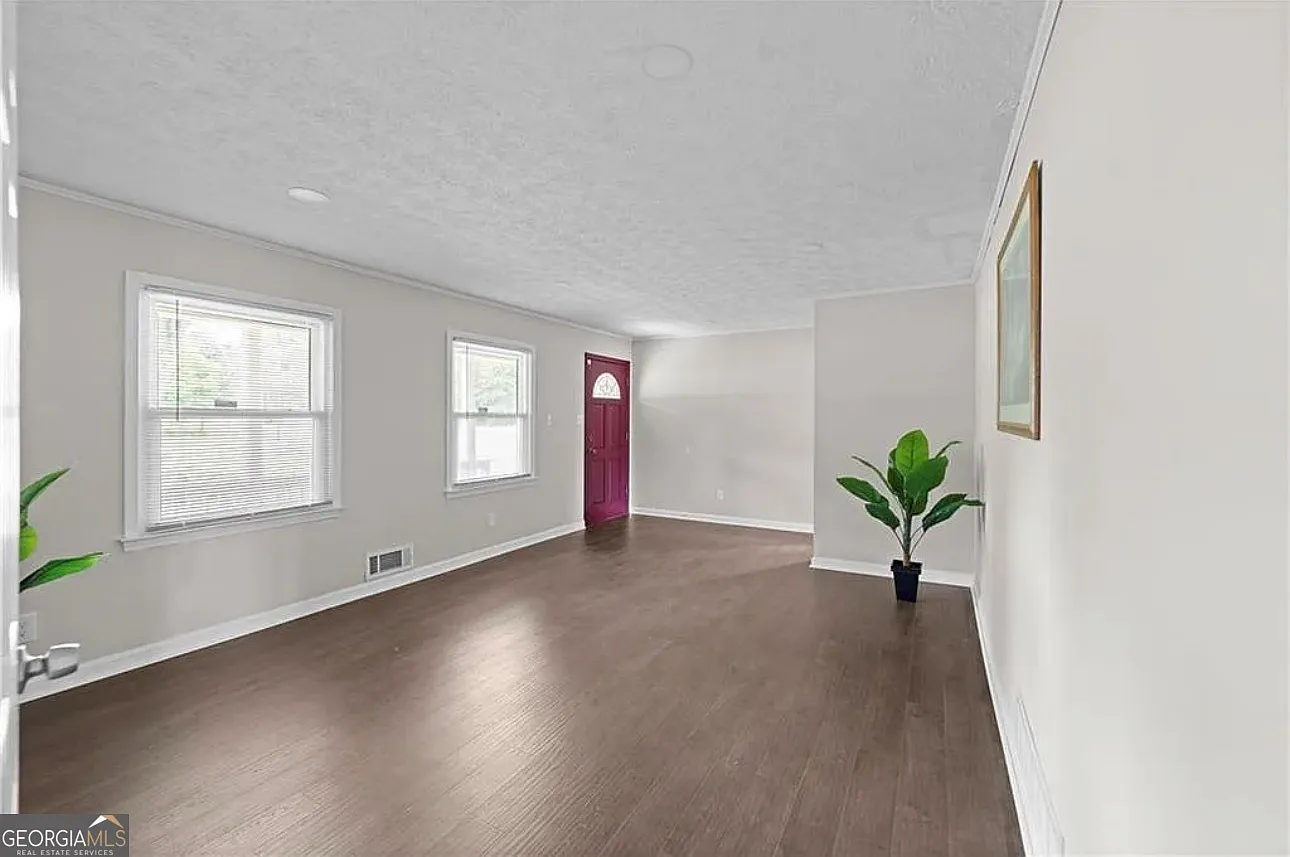 5 bed, 3.0 bath, 3200 sqft, $3,450 — Photo 4