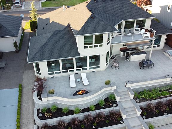3rd image of 2206 SE 12th Ave