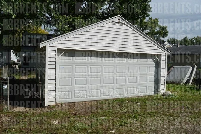 3 bed, 3.0 bath, 1224 sqft, $1,095 — Photo 4