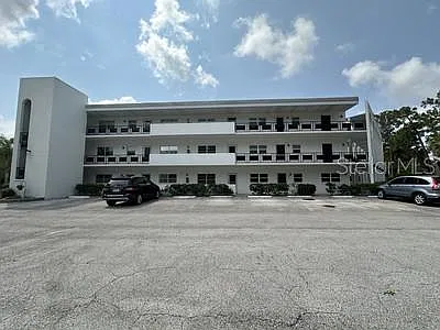 3 bed, 2.0 bath, 1579 sqft, $2,200 — Photo 2