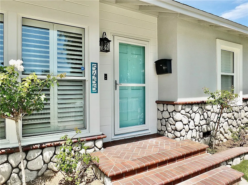 3 bed, 1253 sqft, $4,600 — Photo 3