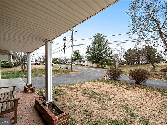 4th image of 133 Meade Dr