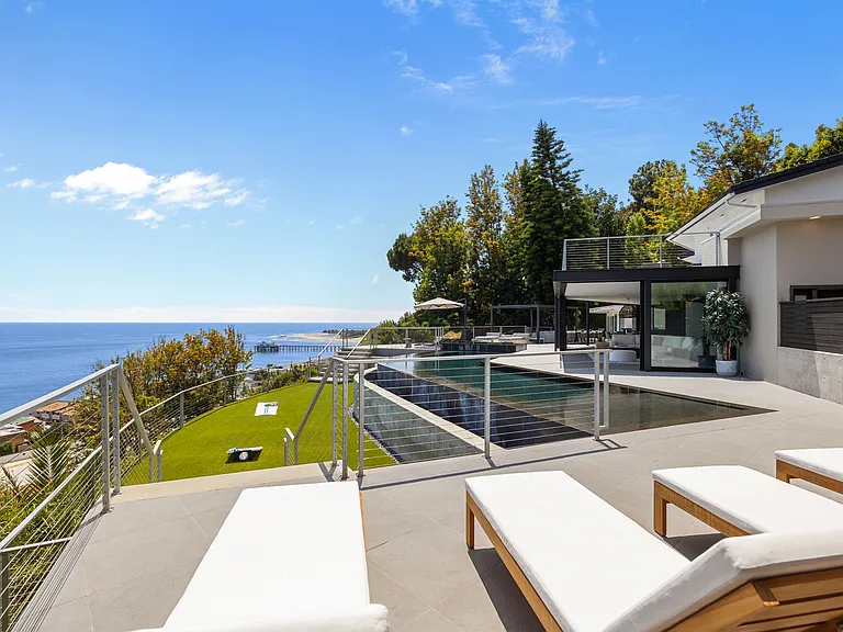 Ideal for both daytime lounging and evening star-gazing, creating lasting memories.