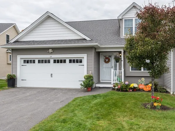 19 Stratford Village Dr #19, Millbury, MA 01527