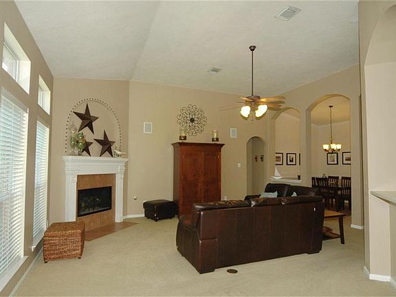 3rd image of 3207 Summerland Dr