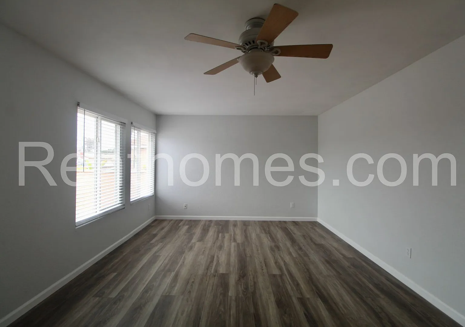 Mira Mesa, 10455 Glenellen Ave, LVP & Ceramic Tile Floors, Quartz Counters, 2 Car Garage with Ope... — Photo 2