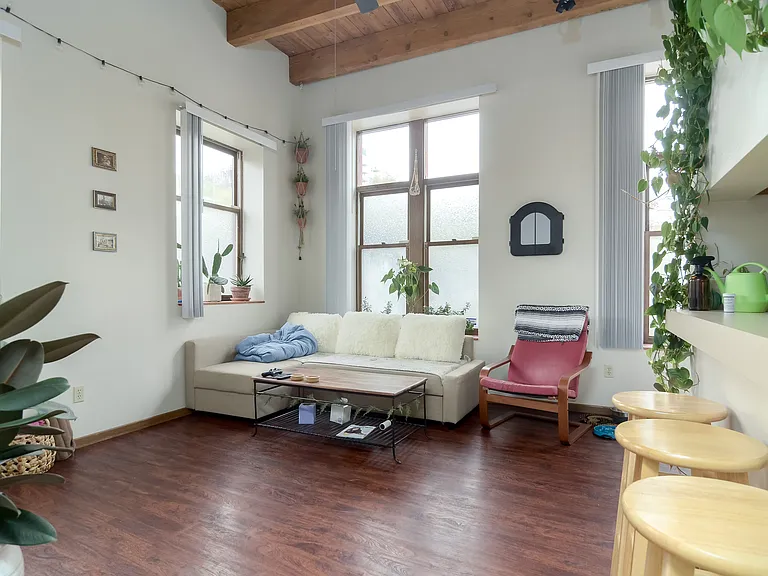 215 5th St NE — Photo 4