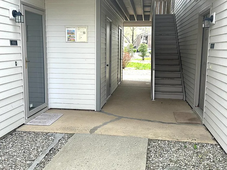 4901 Ravens Crest Dr — Photo 2