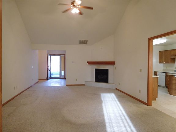 5th image of 25 Clubview Dr