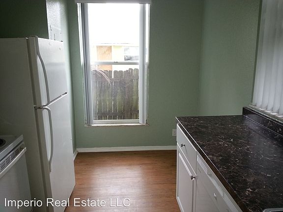 4th image of 715 8th St N APT 3