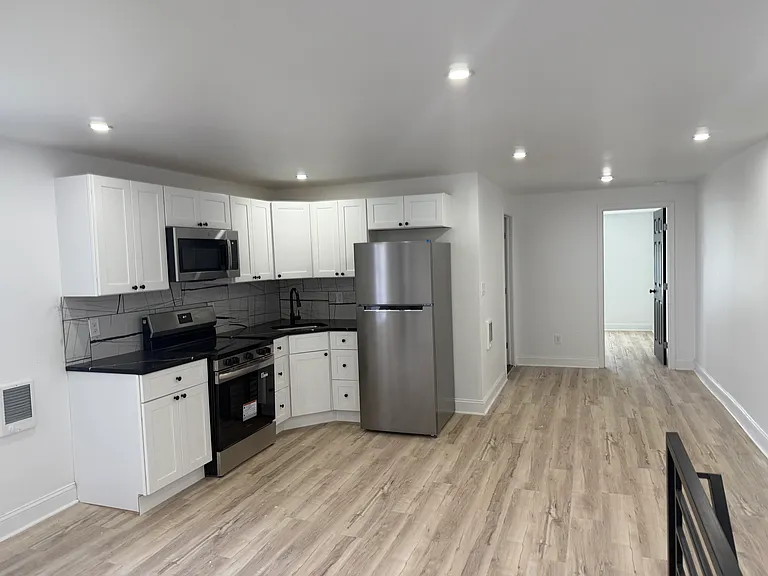 5104 Master St #2 — Photo 7
