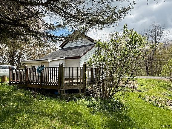 3rd image of 834 Rowlee Rd