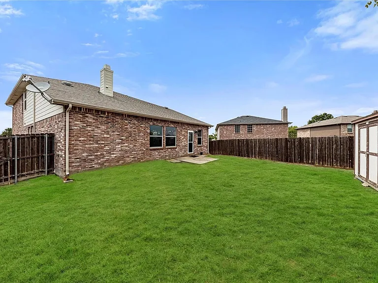 1701 Silverwood Ln — Photo 28