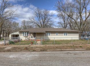 312 E Wilson St, Carterville, MO 64835