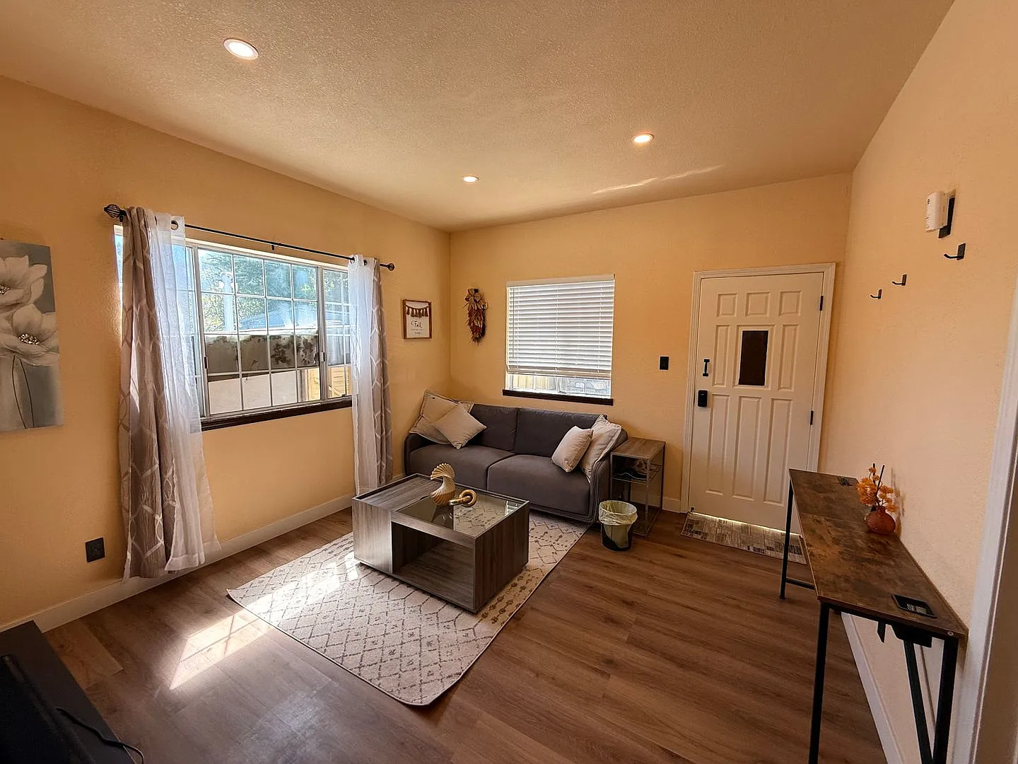 Charming furnished 1BR/1BA+ bonus Room in Oakland. — Photo 3