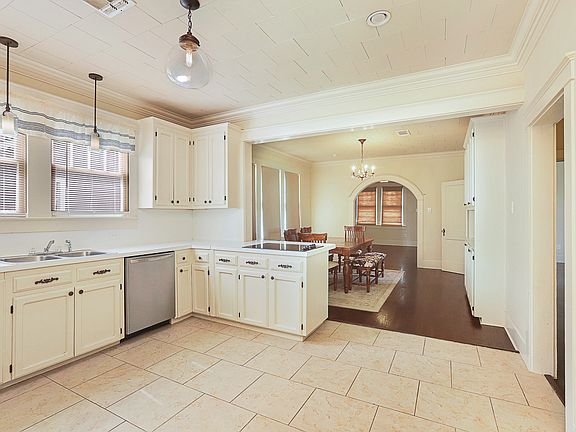 2nd image of 610 Avenue B
