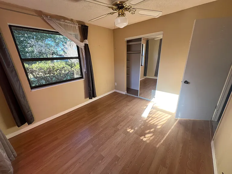 665 SW Cardinal Dr — Photo 3