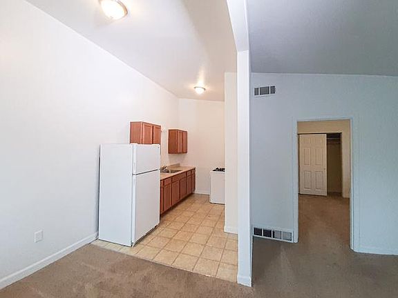 3rd image of 1035 Southpark Dr
