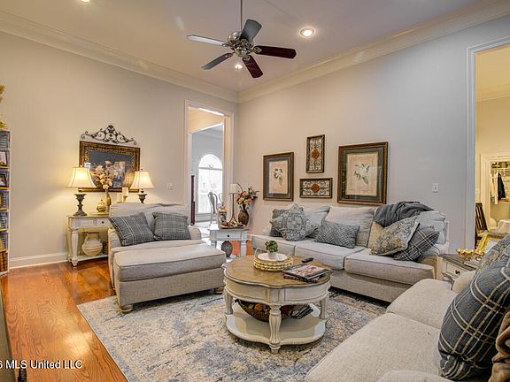 5th image of 123 Courtland Dr