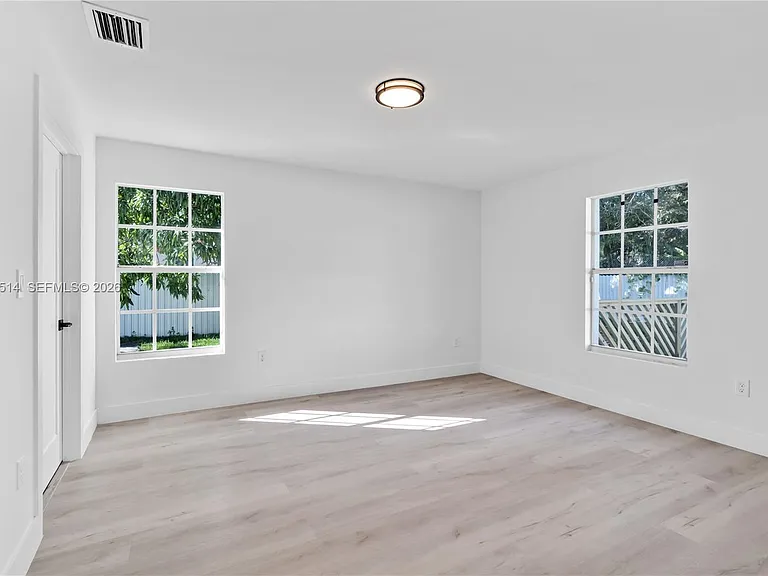 407 NW 45th St — Photo 11