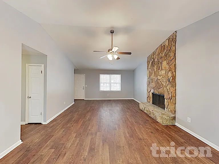 208 Pond Ridge Rd E — Photo 6