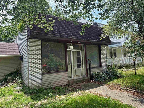 2nd image of 734 E Ewing Ave