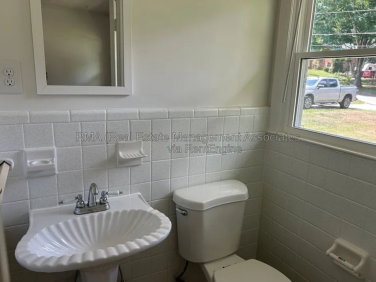 216 Hillandale Dr — Photo 6