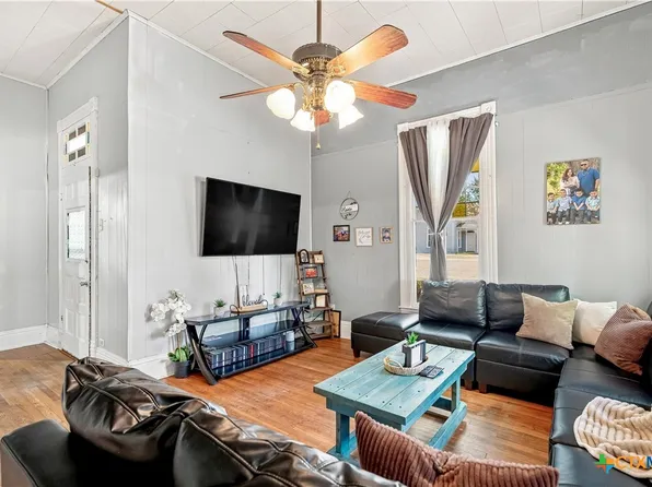 801 Josephine St, Yoakum, TX 77995