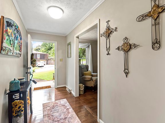 5th image of 1233 Tanglewood Dr
