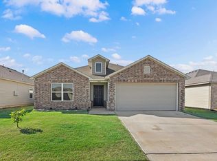 11801 Casey Dr, Yukon, OK 73099