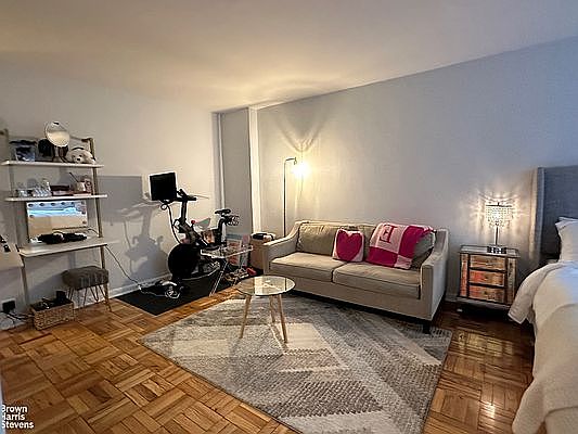 4th image of 201 E 19th St APT 12N
