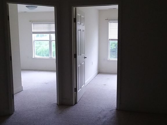 5th image of 142 Willow Pond Dr #142
