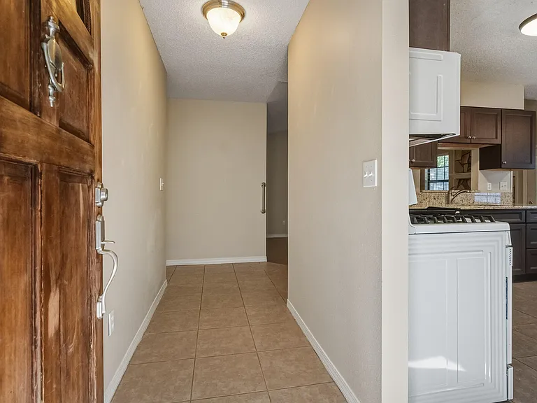 206 Esmond Ct — Photo 10