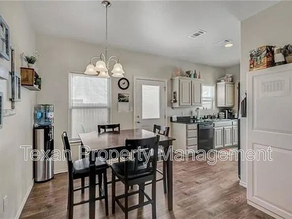 5th image of 3710 Mandy Dr Unit 1