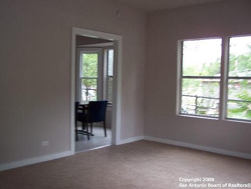 2nd image of 958 SACRAMENTO ST