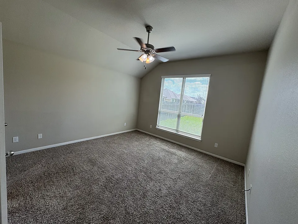5611 Markham Dr