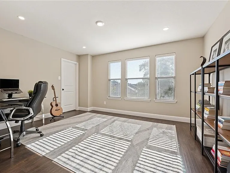 1524 Uhland Dr — Photo 18