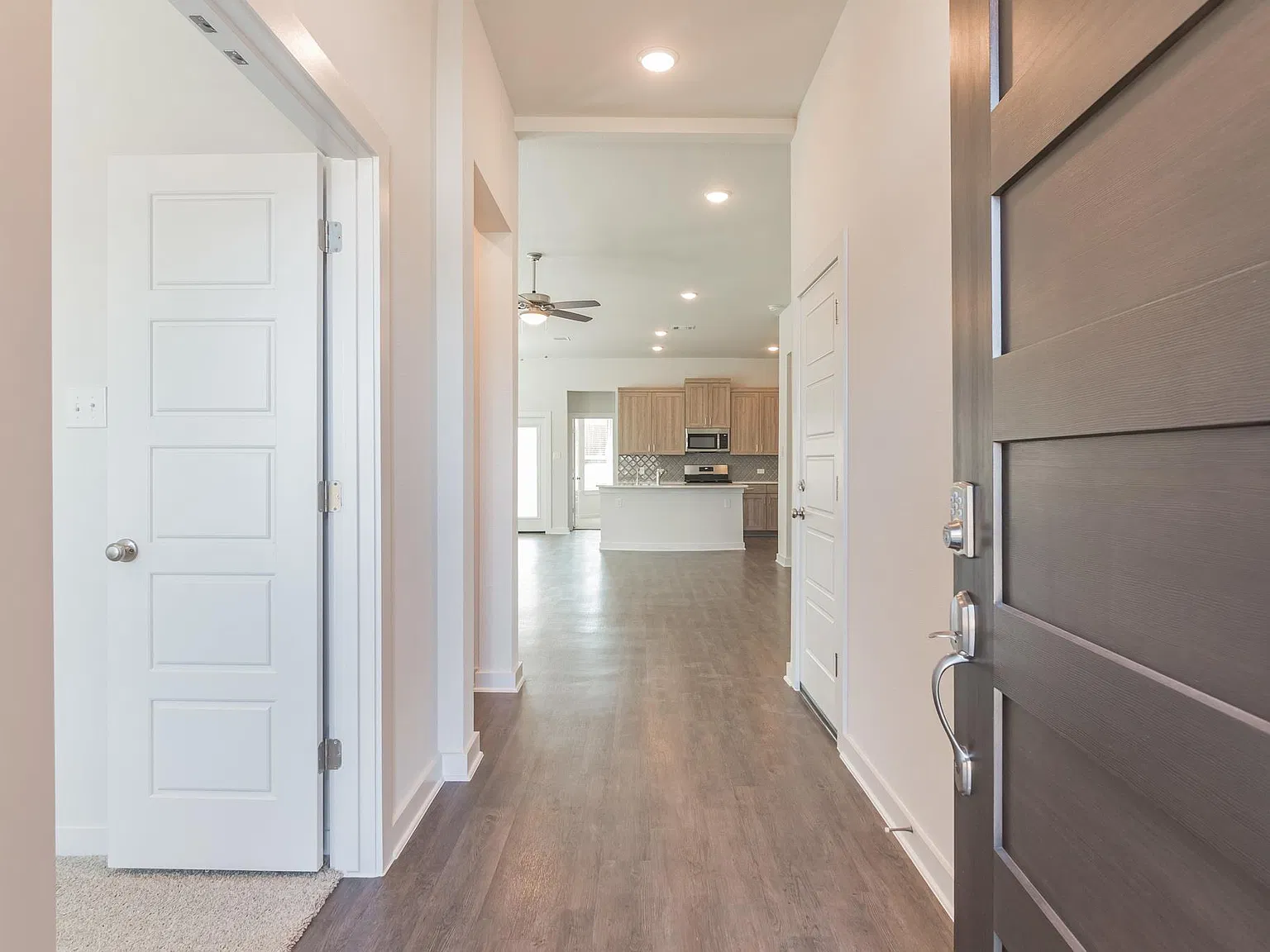 4 bed, 2.0 bath, 1704 sqft, $1,995 — Photo 4