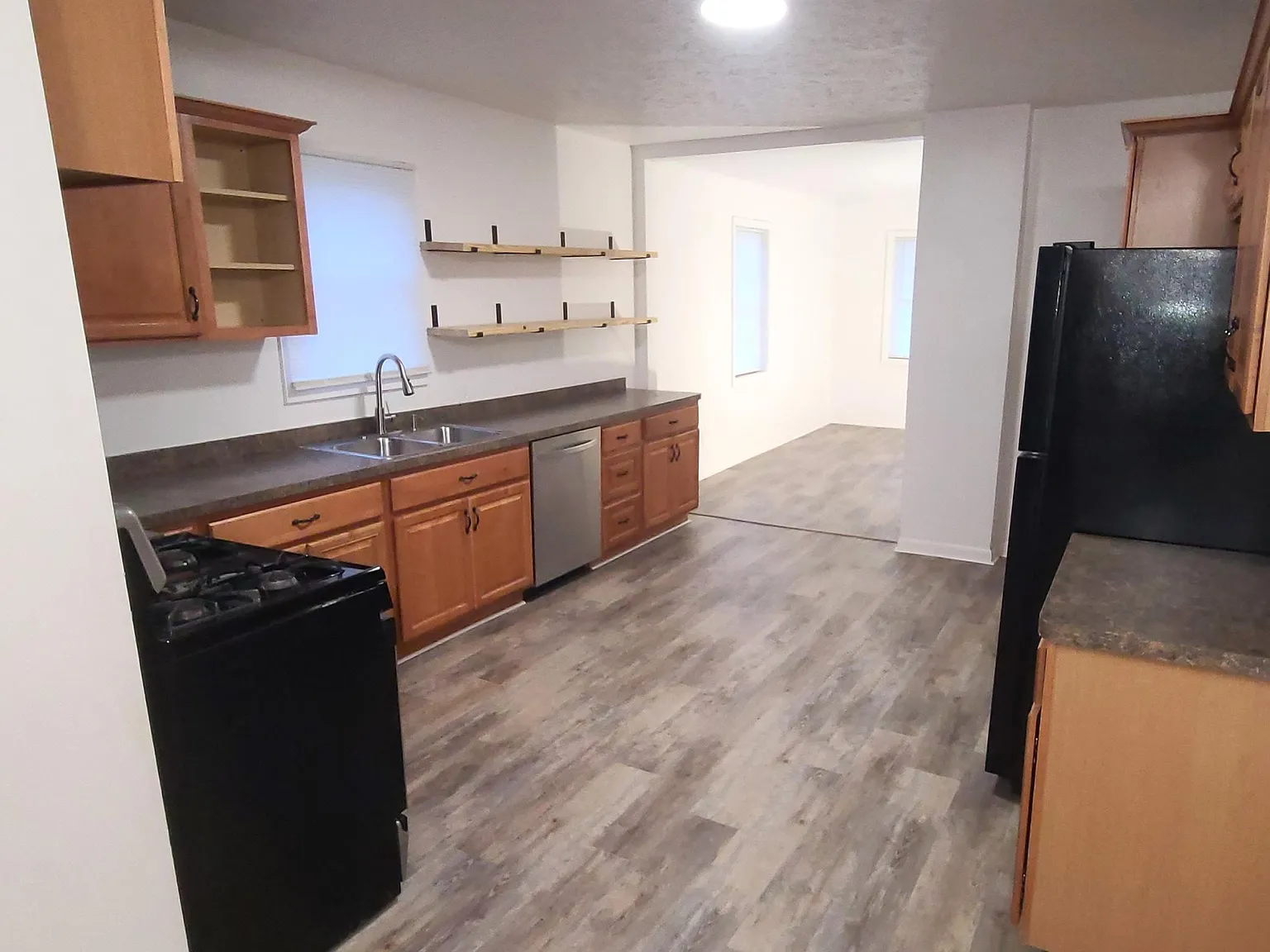 2 bed, 1072 sqft, $1,050 — Photo 2