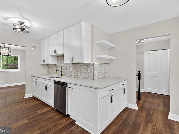 4th image of 731 Owens St