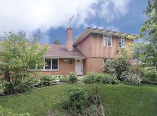 239 Park Ln, Roselle, IL 60172