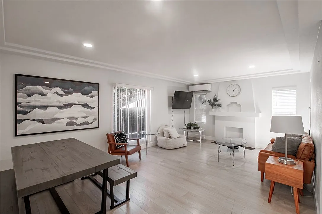 3 bed, 1300 sqft, $4,950 — Photo 3