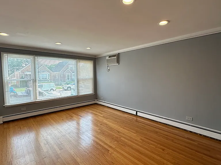6118 W Gunnison St #1 — Photo 3
